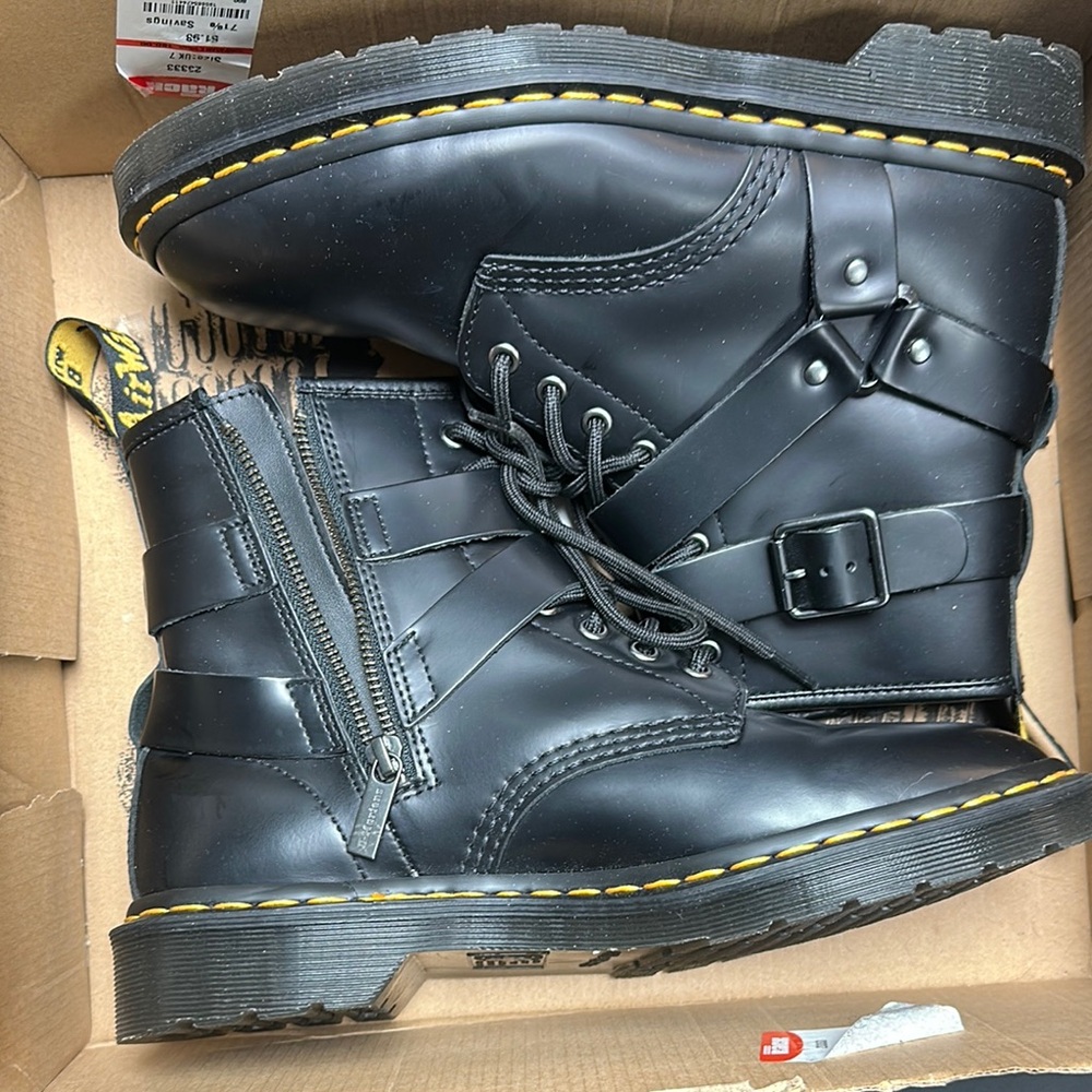 Dr. Martens Black Leather women’s  Boots